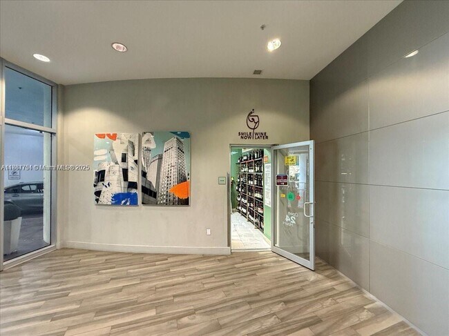 Building Photo - 1750 N Bayshore Dr