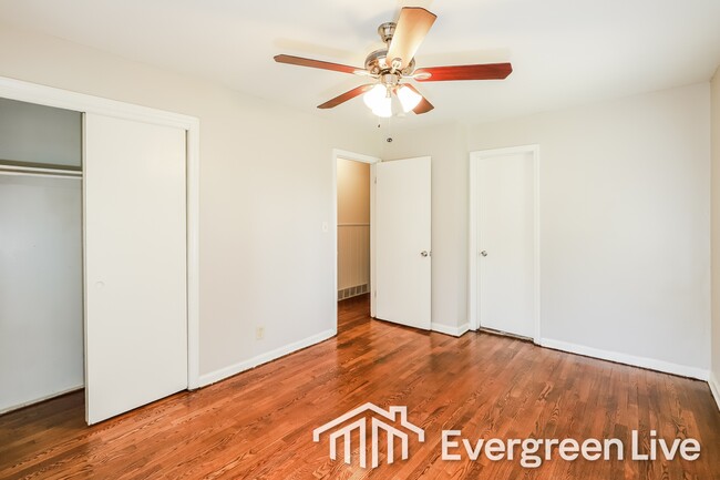 Building Photo - 9512 Bennington Ave