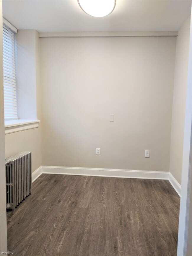 Building Photo - Studio, 1 bath Apartment - Surrey Hall G102