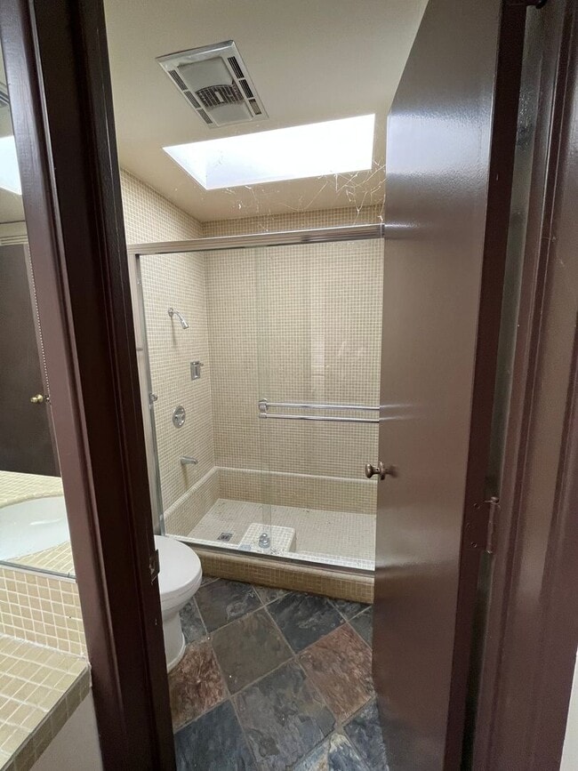 Building Photo - 4 bedroom and 4 bathroom house in LA Canada, California