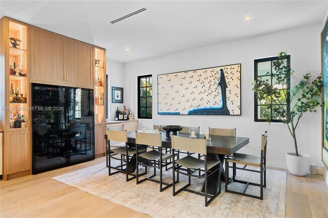 Building Photo - 2015 Country Club Prado