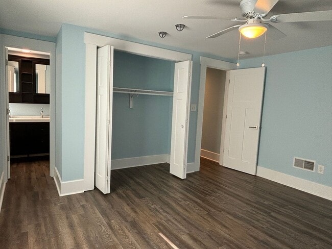 Building Photo - 2 Bed, 2.5 Bath – Second-Story Laundry & Walkable Park Location