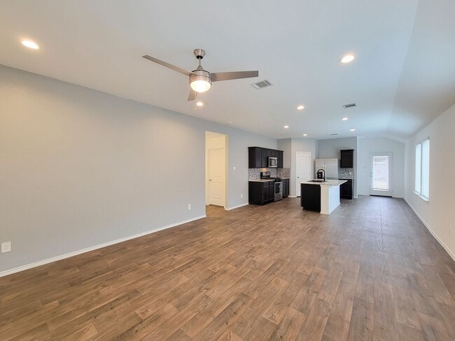 Building Photo - Welcome to your next home in the heart of Downtown Cleveland, Texas! This inviting 3-bedroom, 2-b...