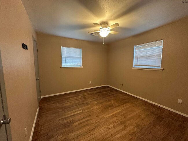 Building Photo - 4408 Cunningham Dr