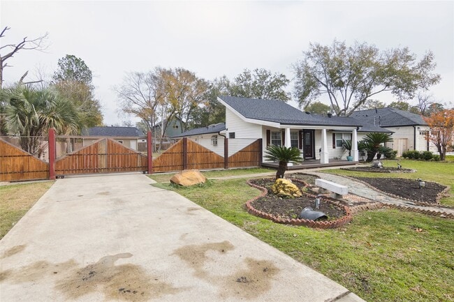 Building Photo - 1910 East Ave