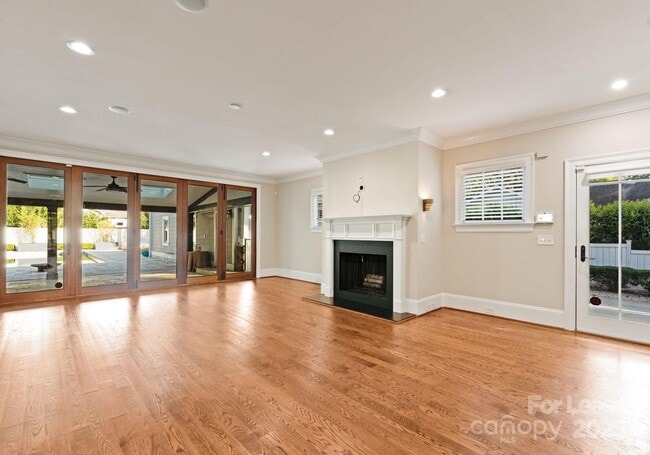 Building Photo - 3125 Pinehurst Pl