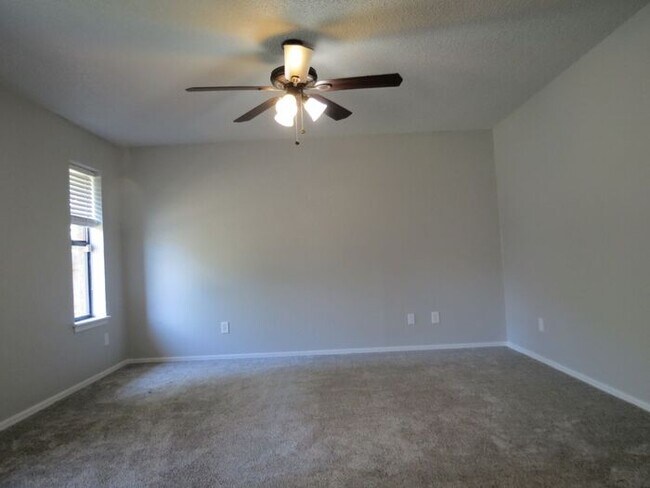 Building Photo - Edmond 4 bed!