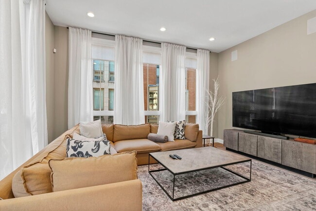 Building Photo - 424 E North Water St