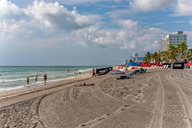 Building Photo - 324 Indiana St