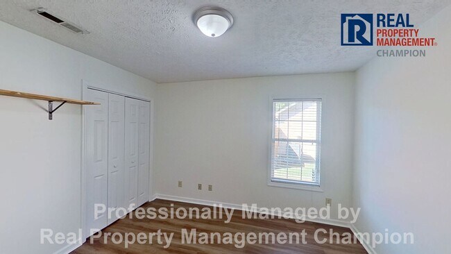 Building Photo - Freshly Updated 3 BD/2 BA Home with Garage, Fenced Yard Near Smith Creek Park