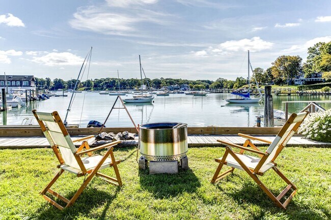 Building Photo - 8 Chequit Ave