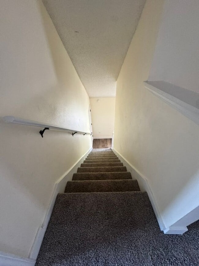 Building Photo - Spacious 4 Bedroom in South Crestview!