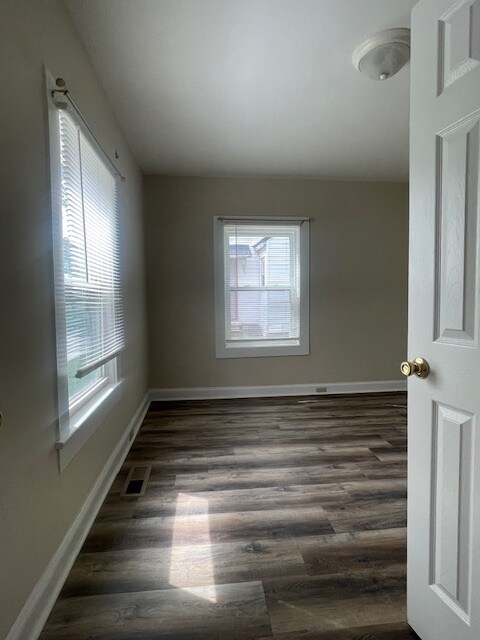 Building Photo - 2-bedroom 1 Bathroom