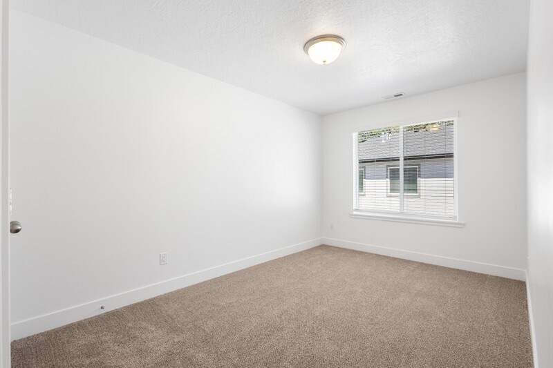 Building Photo - 313 E 750 N