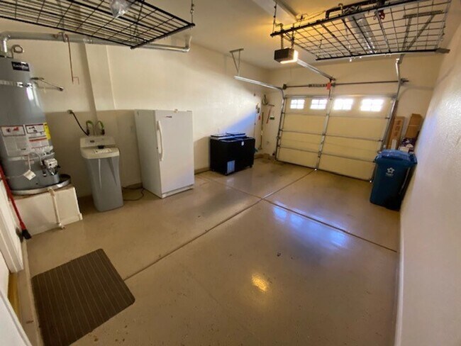 Building Photo - 3327 Erva St