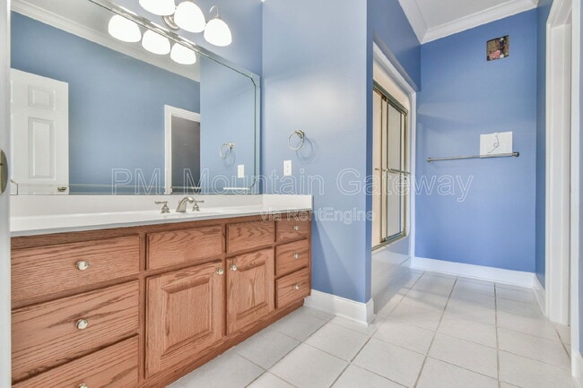 Building Photo - 894 Oak Pointe Dr