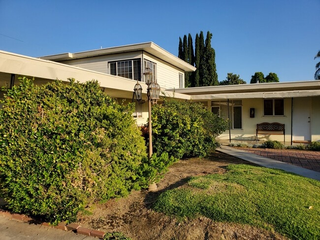 Building Photo - 224 Santa Rosa Rd