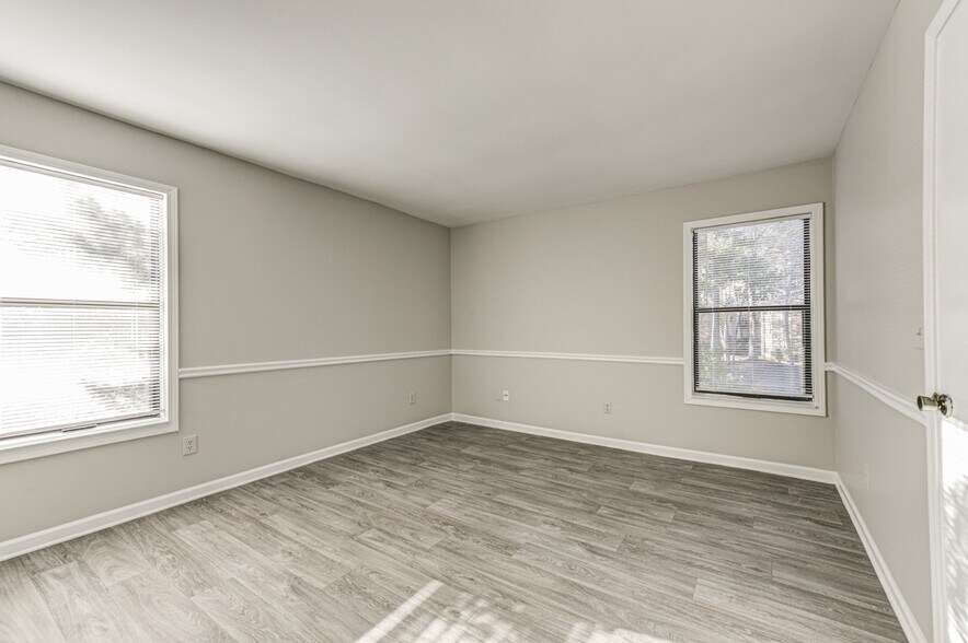 Building Photo - 1405 Huntingdon Chase