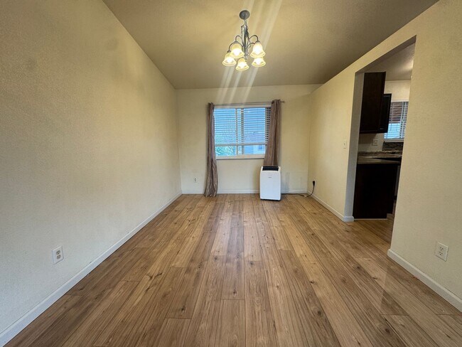Building Photo - 7126 Oxmoor Ln