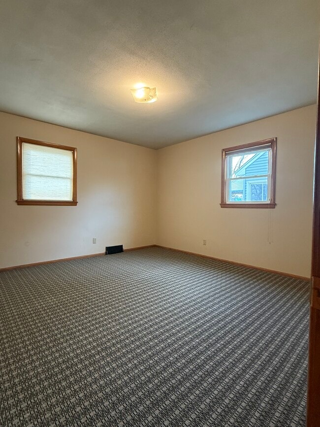 Building Photo - 2021 Veterans Dr