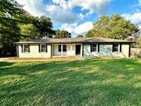 Building Photo - Fully Renovated in the Heart of Hendersonv...