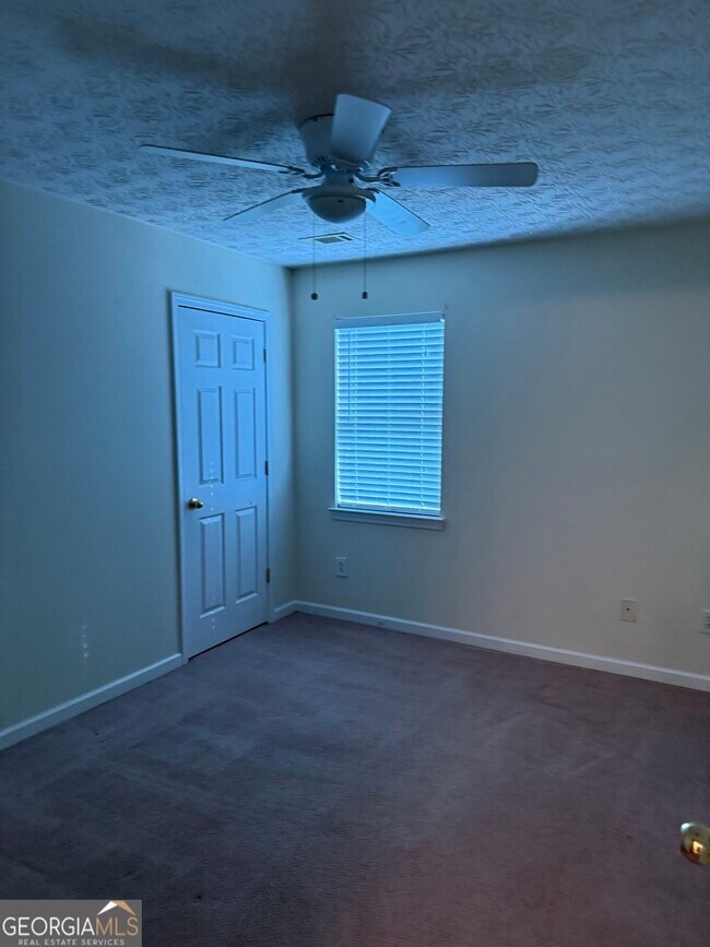 Building Photo - 140 Trinity Dr