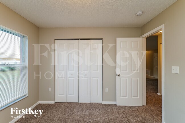 Building Photo - 1111 Roan Ct