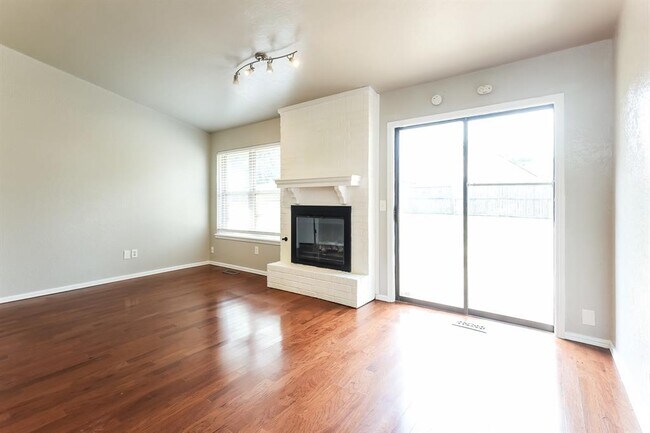 Building Photo - 1901 Gray Fox Dr