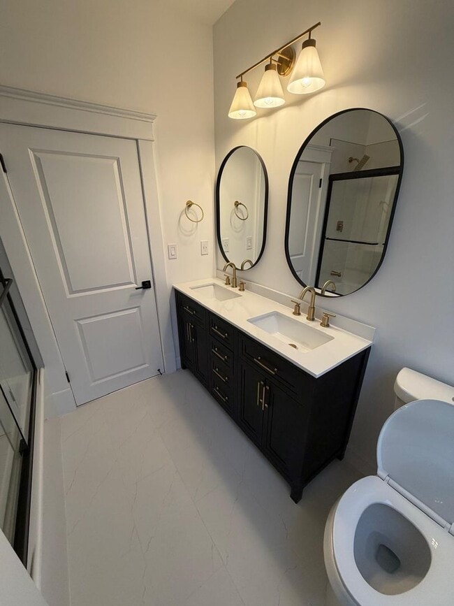 Building Photo - Great Home For RWJMS/Rutgers Students * Walk to New Brunswick/Highland Park Nightlife * All Utili...