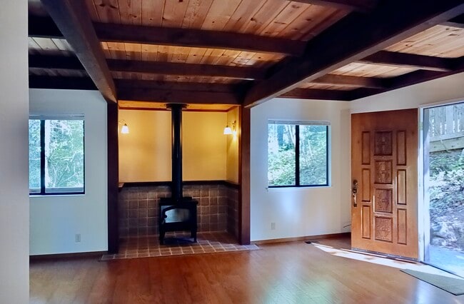 Building Photo - 10483 Woodside Dr