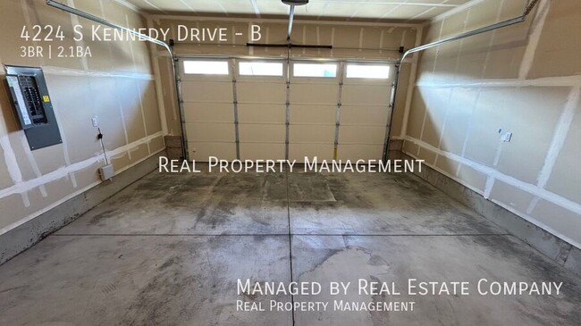 Building Photo - 4224 S Kennedy Dr