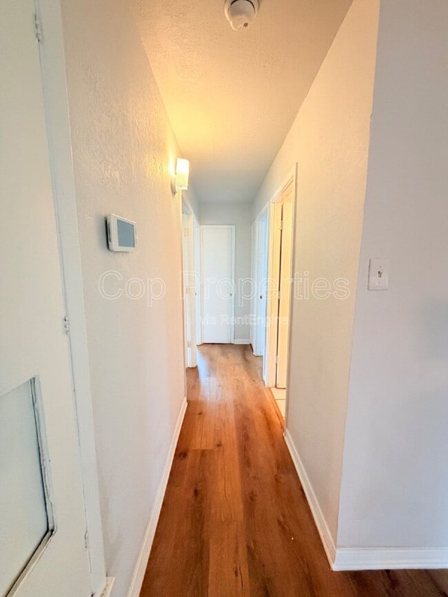 Building Photo - 827 Dunwoodie Dr