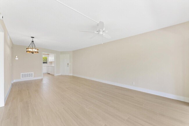 Building Photo - 478 Tequesta Dr