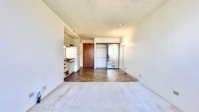 Building Photo - BEAUTIFUL GOLF COURSE VIEWS - SALT LAKE ST...
