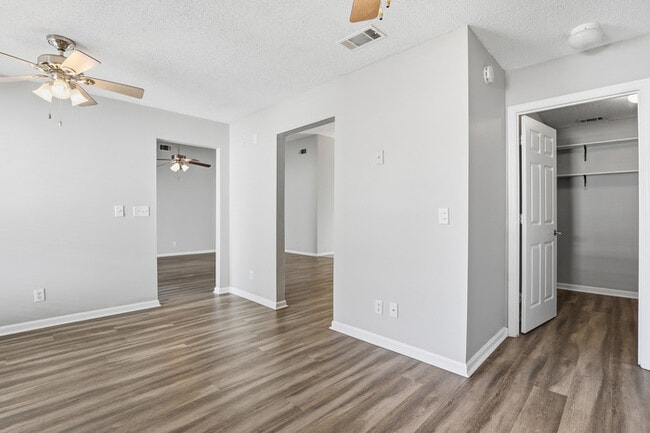 Building Photo - 10 Chamois Ct