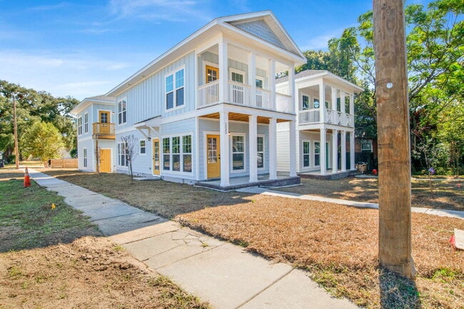 Building Photo - **Available now. This pet-friendly property features a small fenced yard with water and lawn main...