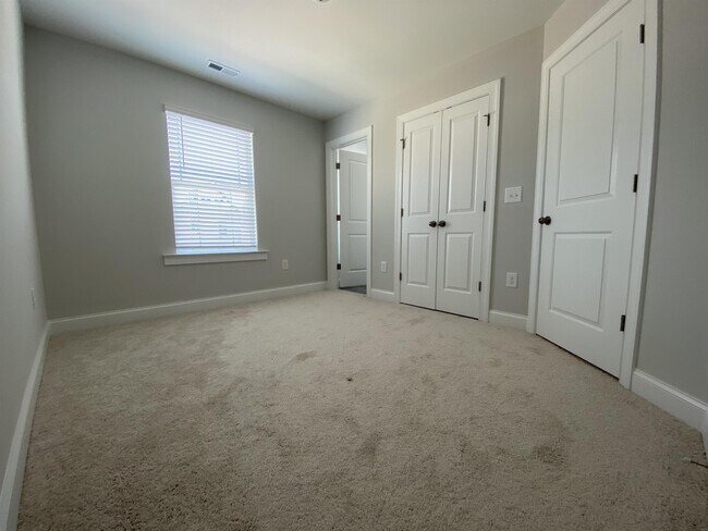 Building Photo - 339 Old Grove Ln