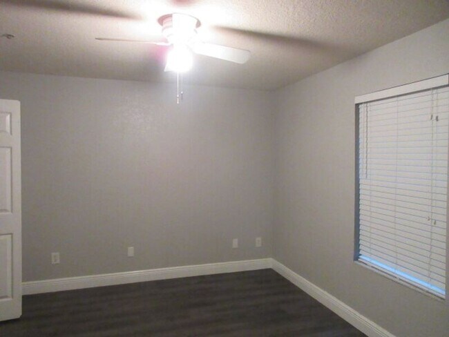 Building Photo - 831 Camargo Way