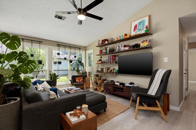 Building Photo - 88 W High Oaks Cir