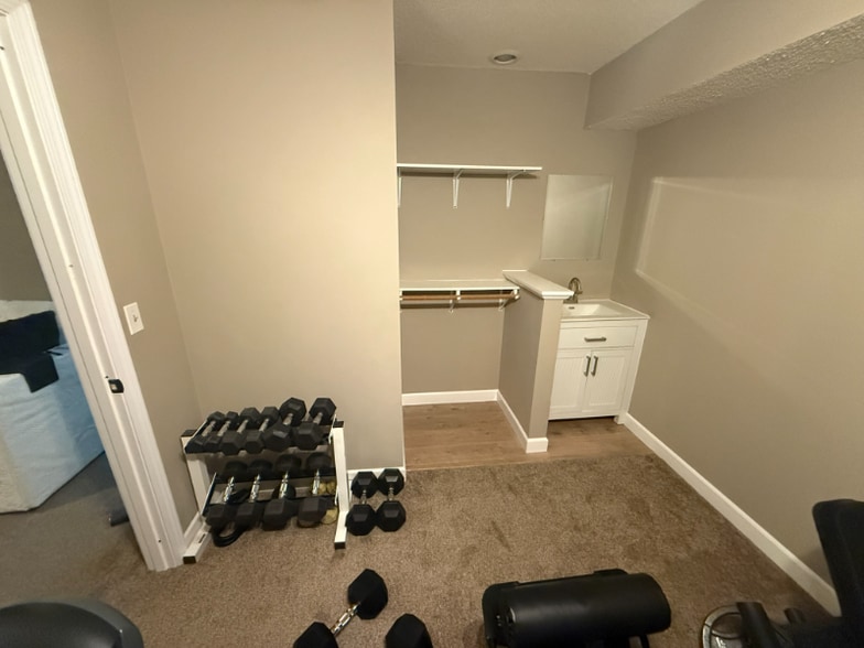 Building Photo - 4125 Goldenrod Ln N