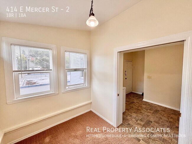 Building Photo - 414 E Mercer St