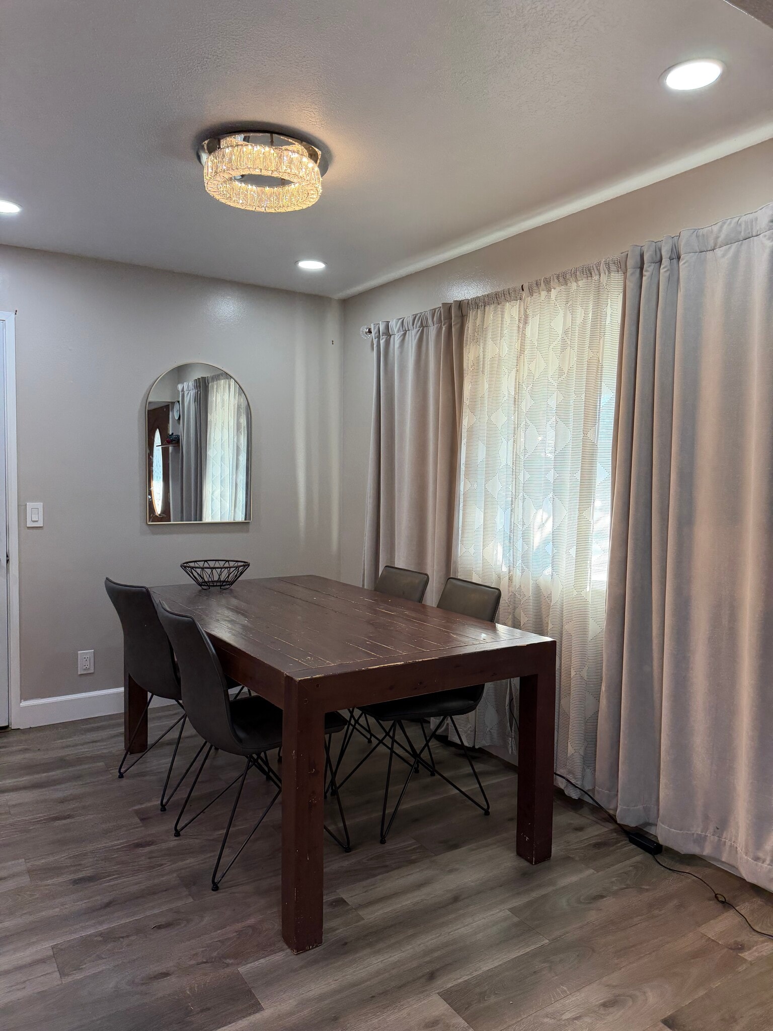 Building Photo - 806 Coyote St