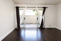 Building Photo - 2 Bedroom + 2 Bath Condo in Winnetka
