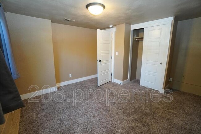 Building Photo - 1202 W Hale St