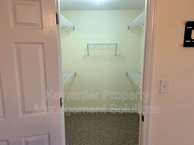 Building Photo - 107 Oakstone Run