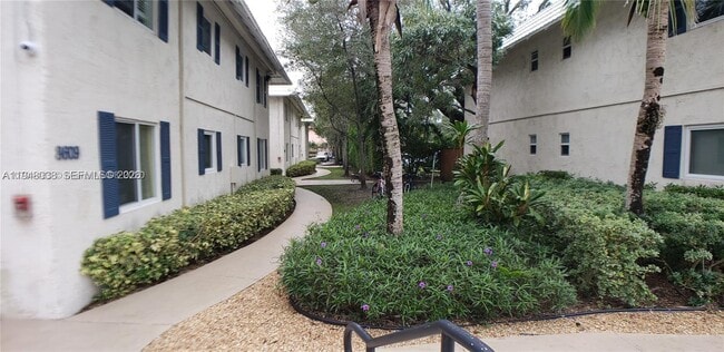 Building Photo - 8607 SW 68th Ct