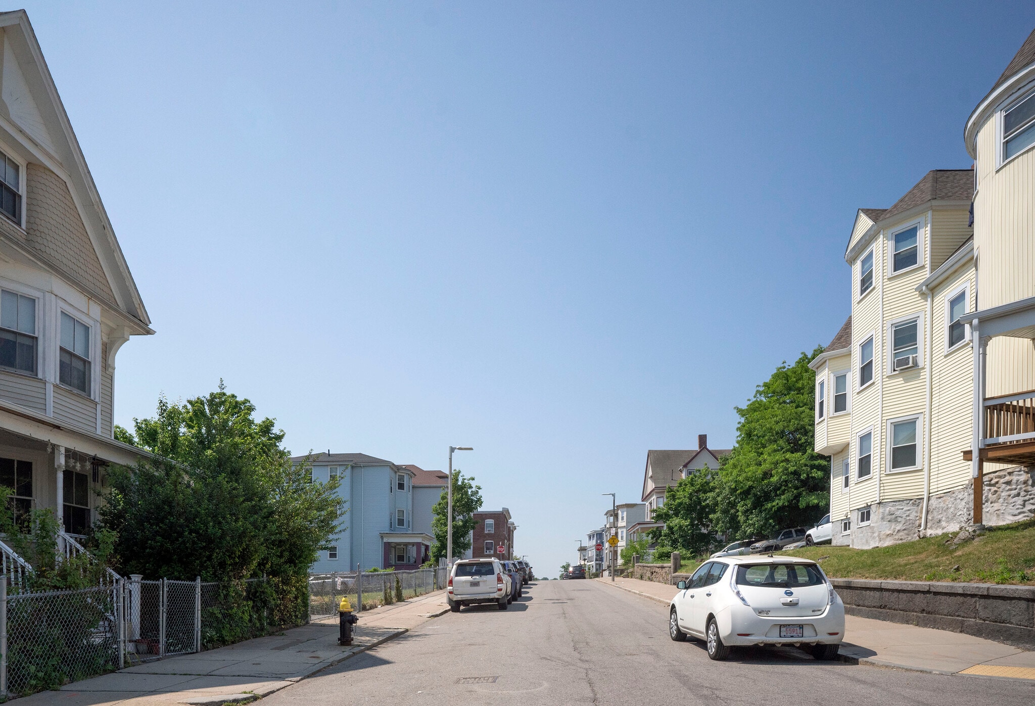 Ample Free street parking - 18 Magnolia Sq