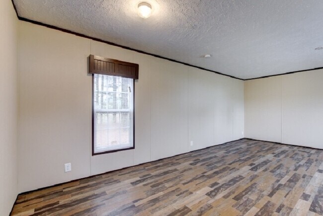 Building Photo - 96 Luart Dr