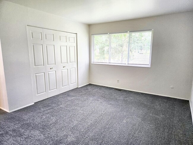 Building Photo - 3687 Kenbrooke Ct
