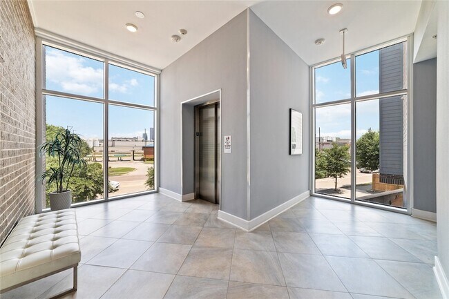 Building Photo - 1011 Studemont St